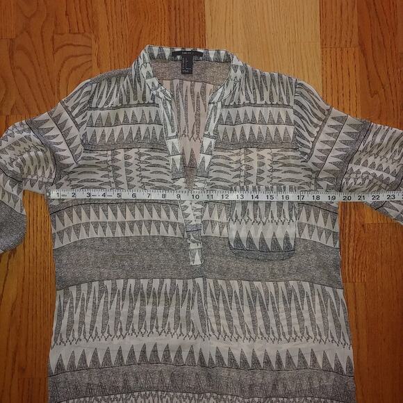 Forever 21 Black and White Triangle PatternTop Size Small - Picture 10 of 10